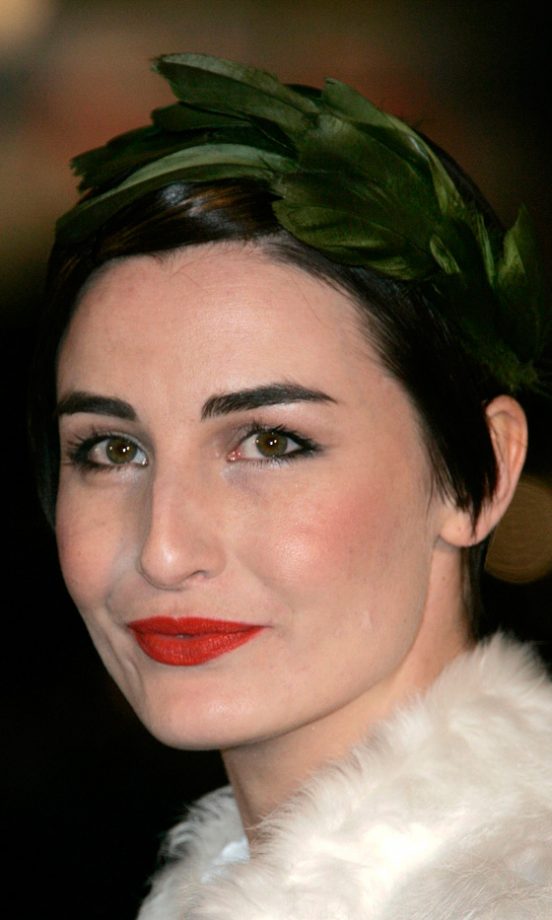 Erin O'Connor Wearing A Green Laurel Hair Accessory To The Chronicles Of Narnia London Film Premiere, 2005