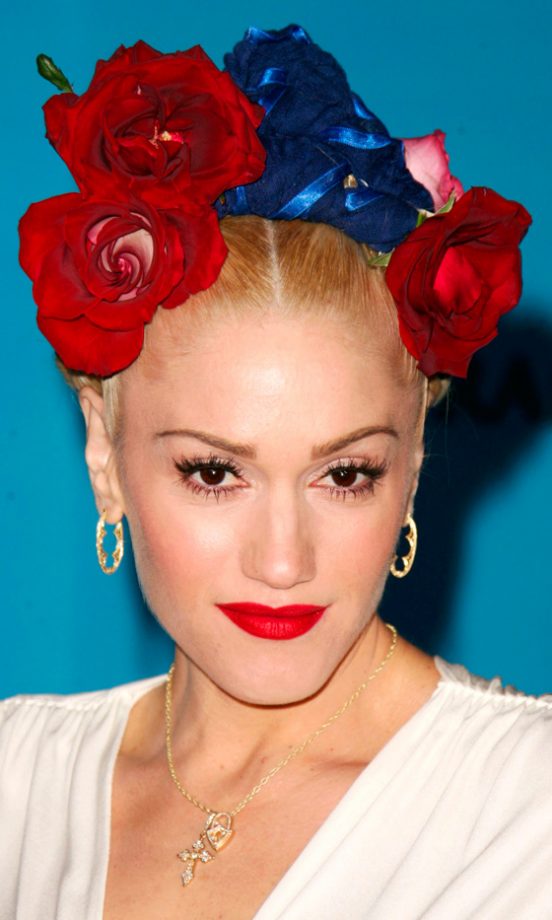 Gwen Stefani Adds Some Dazzle With A Large Floral Hair Accessory At The Billboard Music Awards,2005