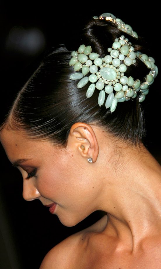 Katie Holmes Wearing A Jade Stone Hair Accessory To The 79th Annual Academy Awards Vanity Fair Party, February 2007