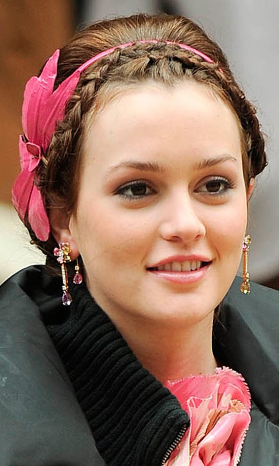 Leighton Meester Looks Classically Blair Waldorf Wearing A Pink Bow Hair Accessory On The Set Of Gossip Girl, 2008