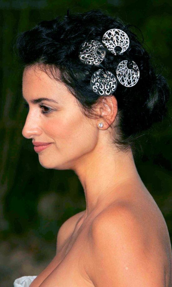 Penelope Cruz Accentuates Her Updo With A Silver Patterned Disc Hair Accessory At The amfAR Cinema Against AIDS Gala, May 2005