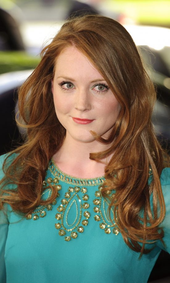 Olivia Hallinan Accentuates Her Pale Complexion In A Gorgeous Turquoise Dress, 2010