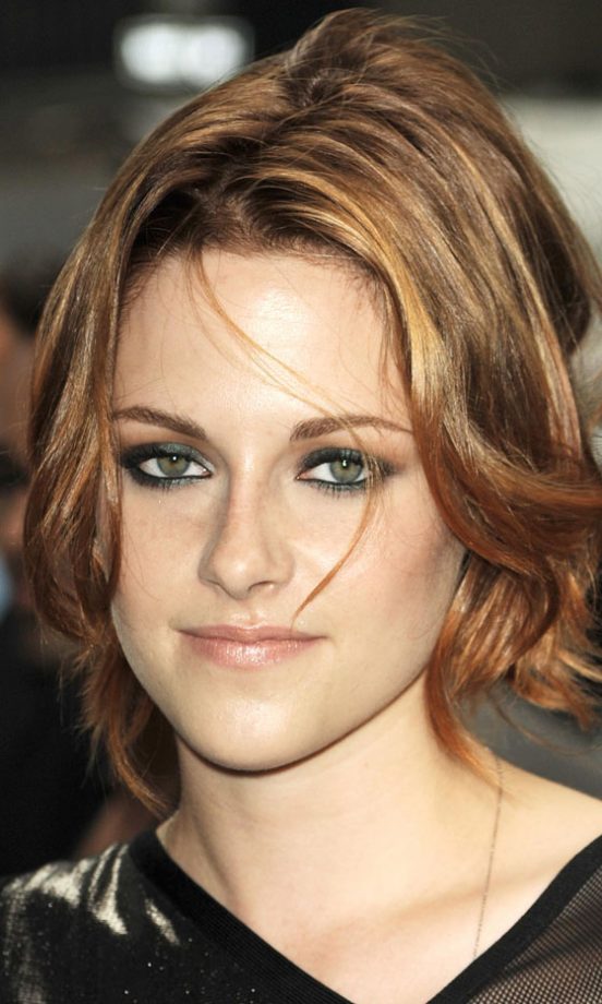 Twilight Star Kristen Stewart Opts For A Grungy Updo Hairstyle And Rock Chick Make Up, 2010