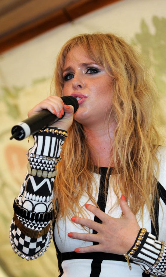 Diana Vickers Glams Up Her Monochrome Outfit With Orange Nails, 2010