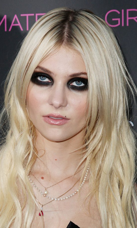 Taylor Momsen Piles On The Eyeliner To Create A Dramatic Make-Up Look, 2010