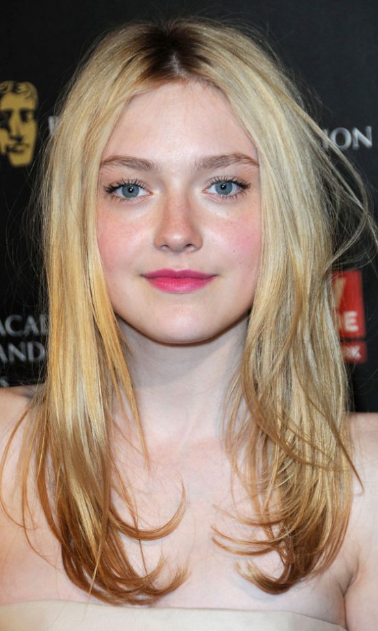 We Love Dakota Fanning's Pink Lipstick Look, 2010