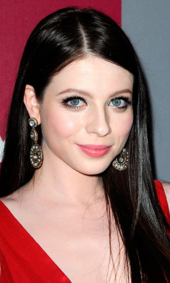 Michelle Trachtenberg Proves Pink Lipstick Is The Perfect Complement To Pale Skin, 2011