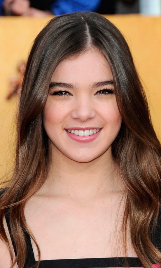 Hailee Steinfeld Looks Young And Fresh With Barely There Make-Up, Glossy Hair And Soft Pink Lipstick, 2011