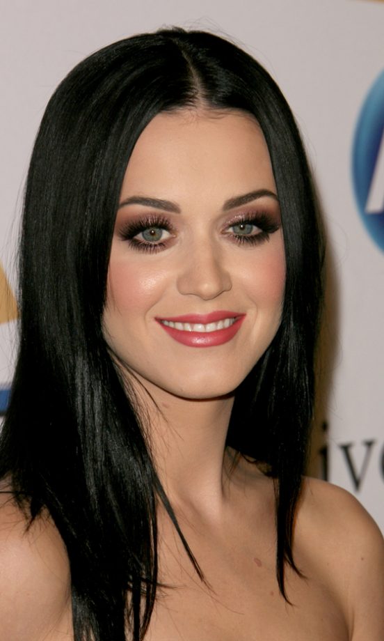 Katy Perry Channels Vintage Glamour With A Strong Make-Up Look, 2011