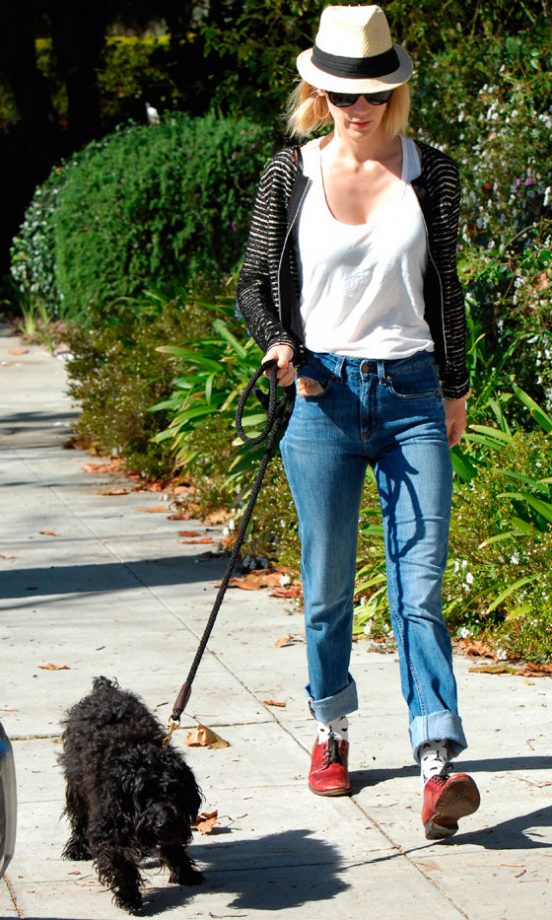 January Jones Takes Her Dog For Stroll In A Perfect Weekend Get Up, 2011