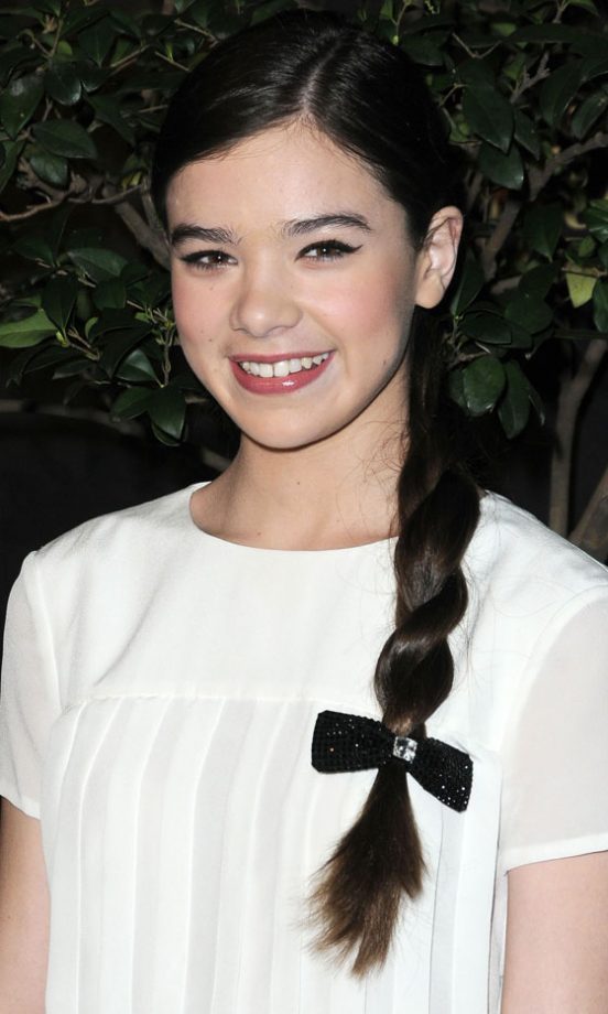 Hailee Steinfeld's Cute Hair Bow Completes Her Red Carpet Plait Look, February 2011