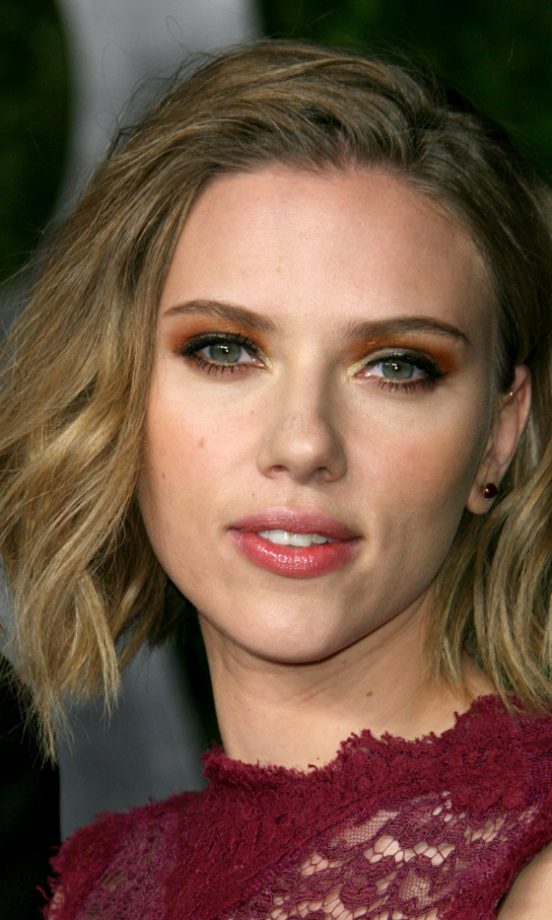 Scarlett Johansson Softens Her Dramatic Make-Up Look With Gold And Bronze Tones, 2011