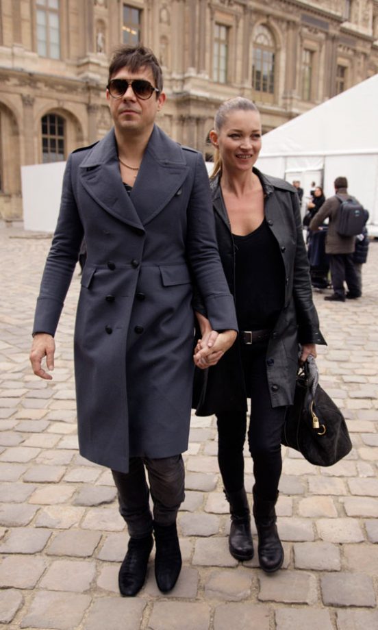Kate Moss And Jamie Hince Arrive At Louis Vuitton AW11 During Paris Fashion Week, 2011
