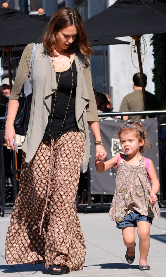 Jessica Alba And Sweet Daughter Honor Marie Go For Fluid Shapes On A Stroll Around Town, 2011