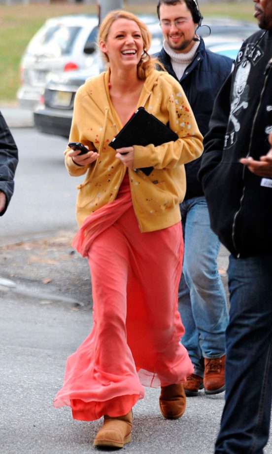 Blake Lively Reaches For Her Uggs On The Set Of Gossip Girl, 2011