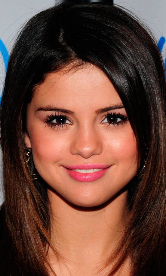 Selena Gomez Keeps Her Make-Up Looking Young And Fresh With A Slick Of Pink Lipstick, 2011