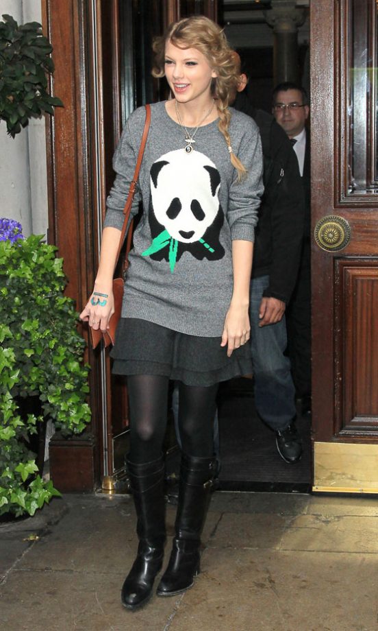 Taylor Swift Looks Almost As Cute As The Panda On Her Jumper, 2011