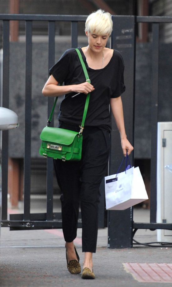 Agyness Deyn's Green Satchel Is The Perfect Pop Of Colour To An All Black Ensemble, 2011