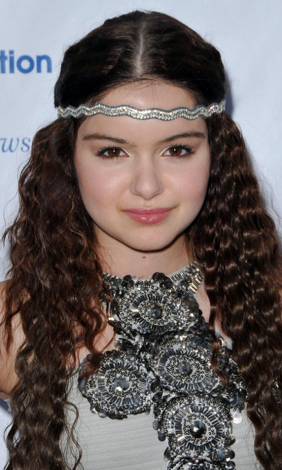 Ariel Winter Channels 1920s Glamour In An Embellished Dress And Retro Style Headband, 2011