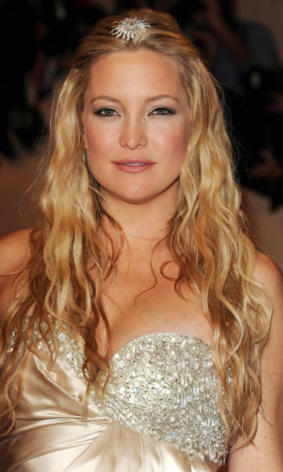 Kate Hudson Adds Some Hippy Chic To Her Glam Look With Loose Waves And An Embellished Hair Clip, 2011