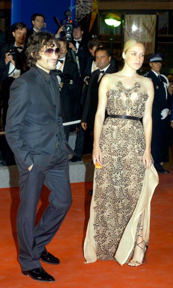Chloë Sevigny Looks Statuesque In A Monochrome Printed Dress At The Brown Bunny Film Premiere, With Co-Star Vincent Gallo, May 2003