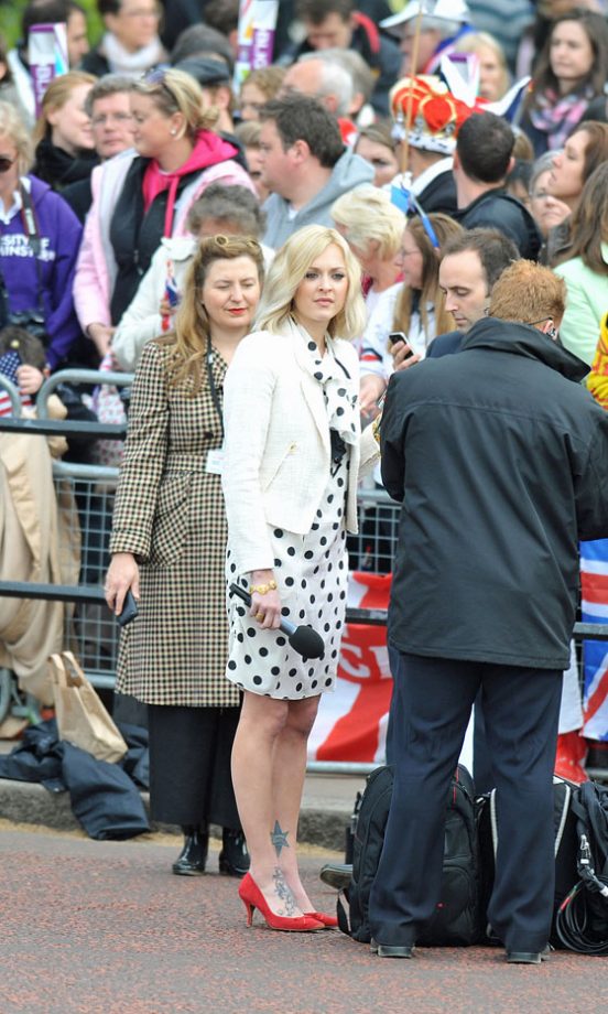Fearne Cotton Outside Buckingham Palace Before The Royal Wedding Of Kate Middleton And Prince William, 2011