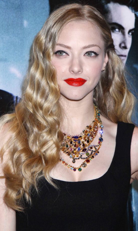 Amanda Seyfried Wowed With Statement Red Lips At The London Film Premiere Of Red Riding Hood, 2011