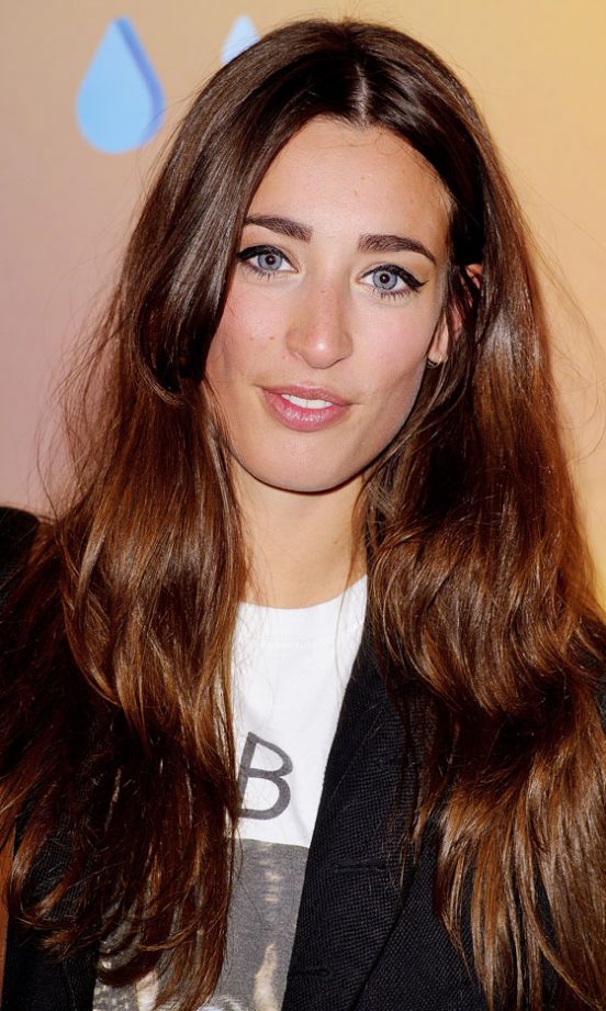 Laura Jackson Gives Us All Hair Envy With Her Super-Shiny Hairstyle, 2011