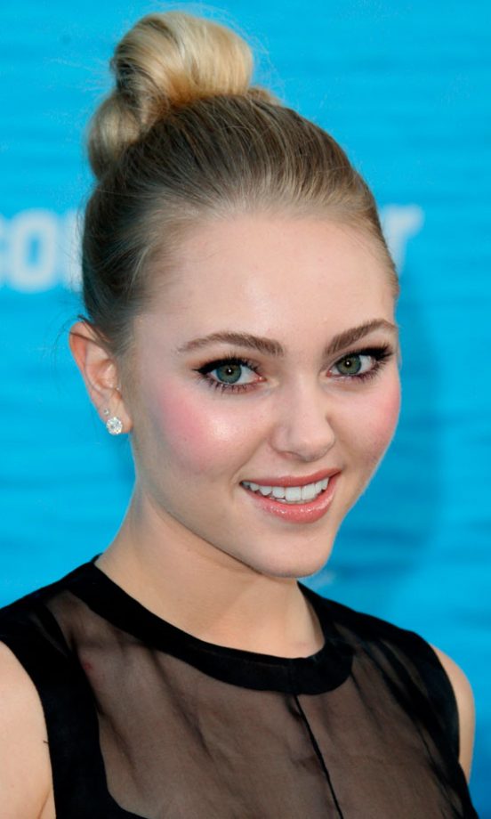 AnnaSophia Robb Rocks The Top Knot Hairstyle - Tame Flyaways With A Spritz Of Hairspray, 2011