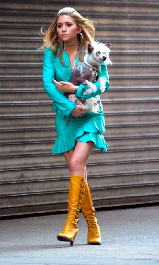 Ashley Olsen With A Puppy Friend On The Set Of New York Minute, October 2003