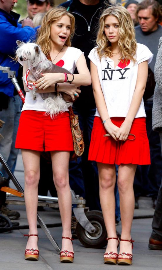 Mary-Kate And Ashley Olsen Show Their Love For The City On The Set Of New York Minute, October 2003