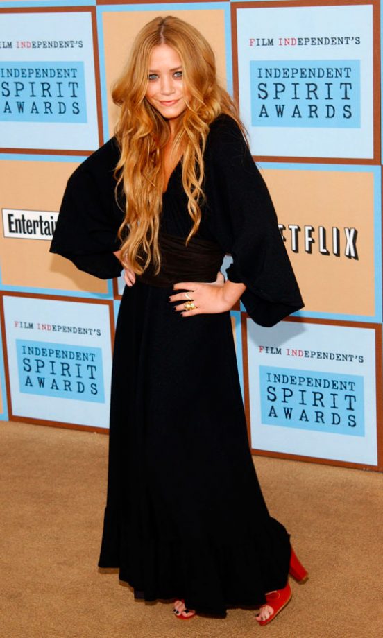 Mary-Kate Olsen Works Relaxed Boho Chic In A Black Dress And Loose Beachy Hair, 2006