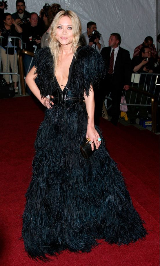 Mary-Kate Olsen Stuns In This Plunging Feathered Dress By Lily Et Cie At The Costume Institute Gala, May 2007