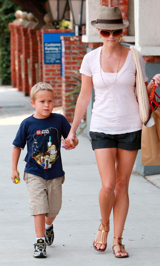 Yummy Mummy Reese Witherspoon Out And About In LA With Son Deacon, 2009