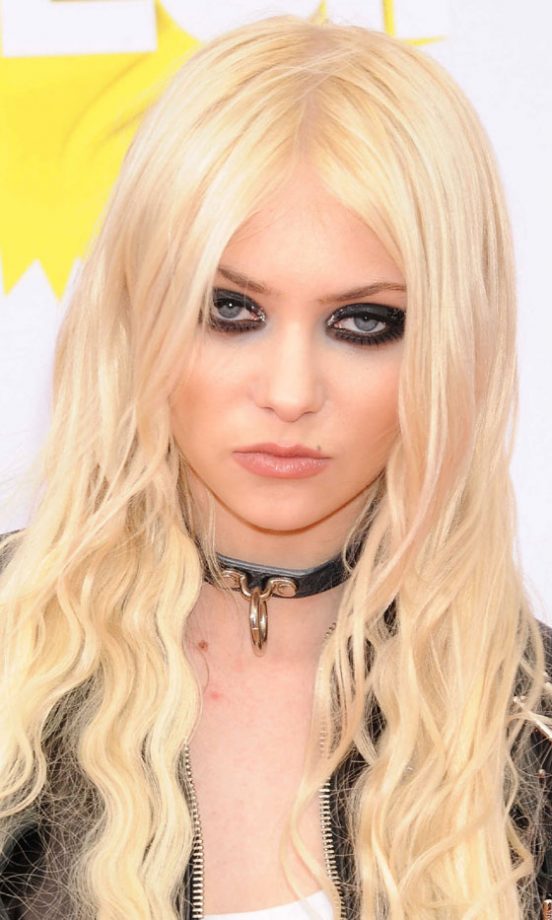 Taylor Momsen With Dramatic Eye Make-Up At The Nickelodeon Kids' Choice Awards 2011