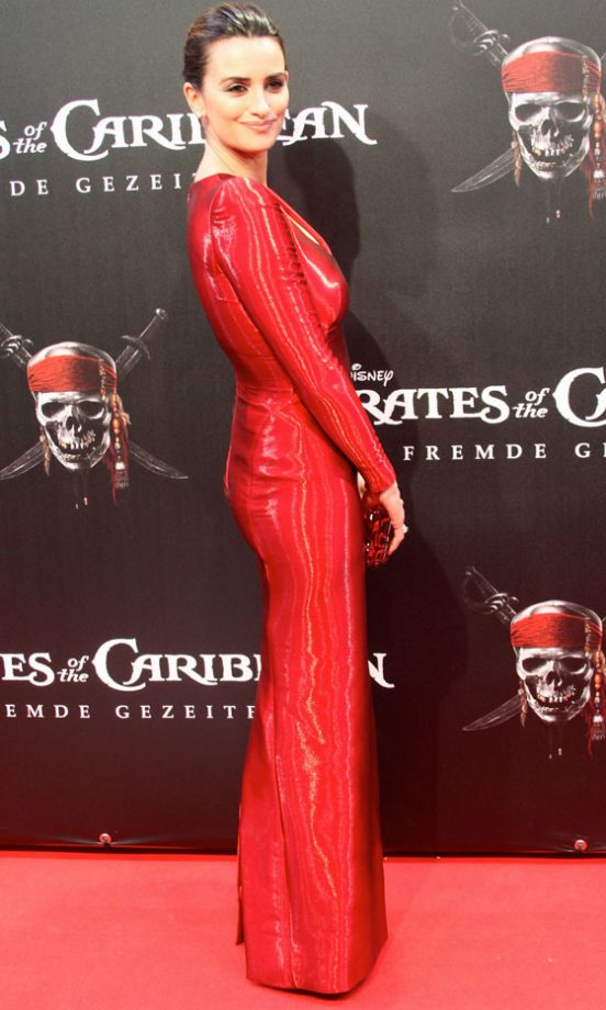 Penélope Cruz Wearing Armani Privé At The Pirates Of The Caribbean: On Stranger Tides German Photocall 2011