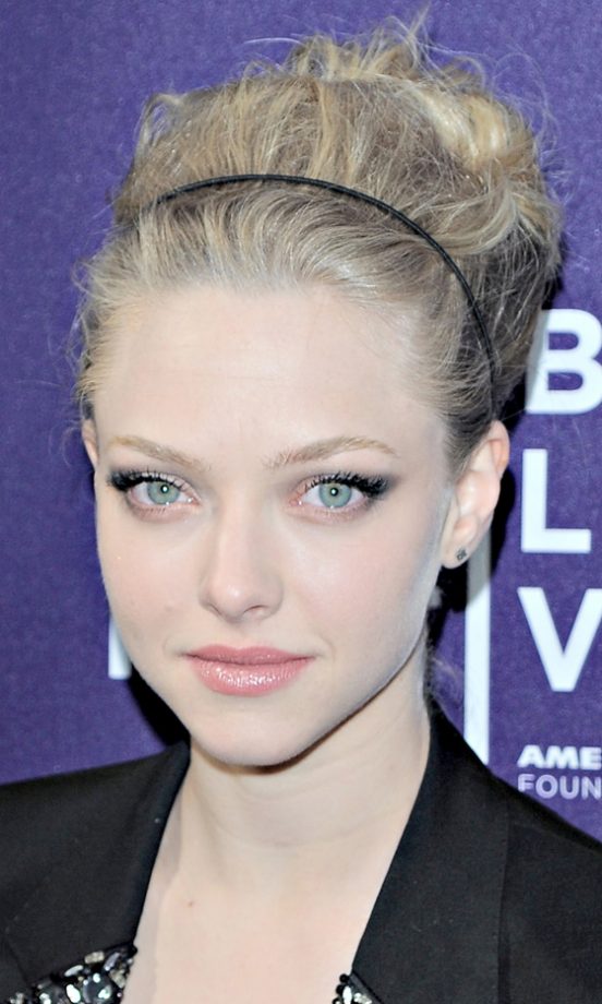 Amanda Seyfried Adds Accessories To Her Beehive Style At 'Letters to Juliet' Premiere, 2010