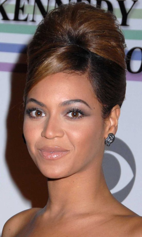 Beyonce Knowles Gets The Beehive Spot On At The 31st Annual Kennedy Center Honours, 2008