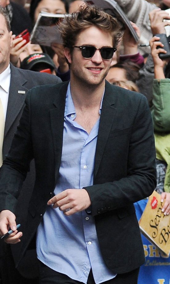 Robert Pattinson Looks Every Inch The Star Heading To The Late Show With David Letterman In New York, November 2009