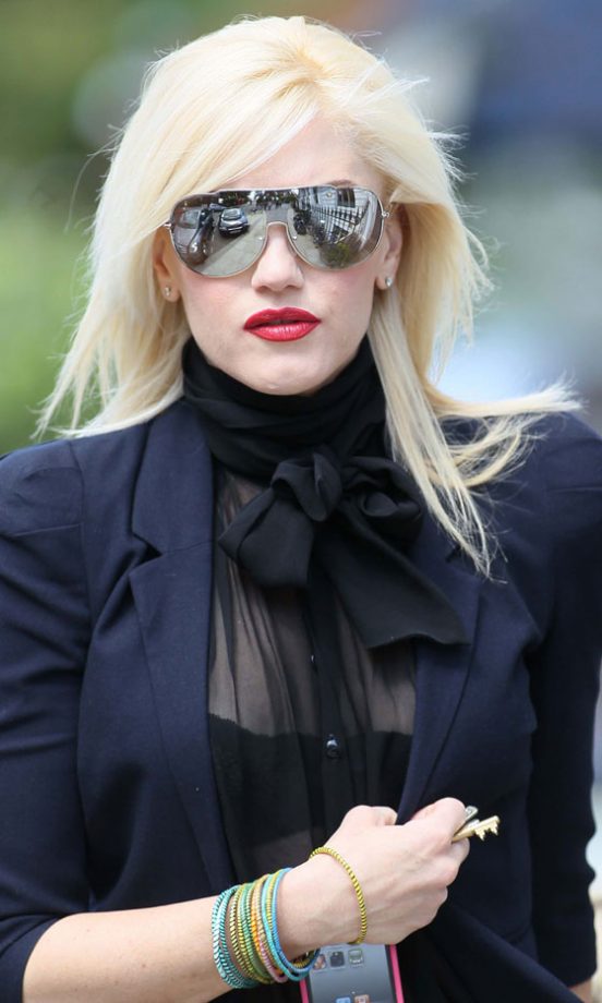 How Does Gwen Stefani Keep Her Trademark Platinum Hairstyle Looking So Perfect? 2011