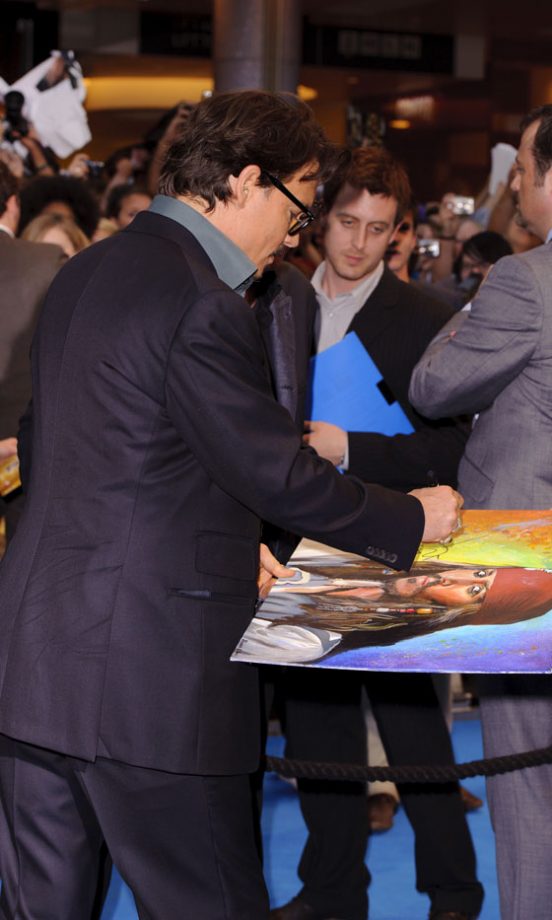 Johnny Depp Signs Autographs For Fans At The Pirates Of The Caribbean 4: On Stranger Tides London Film Premiere, 2011