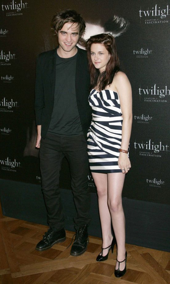 Robert Pattinson And Kristen Stewart At A Twilight Photocall In Paris, December 2008
