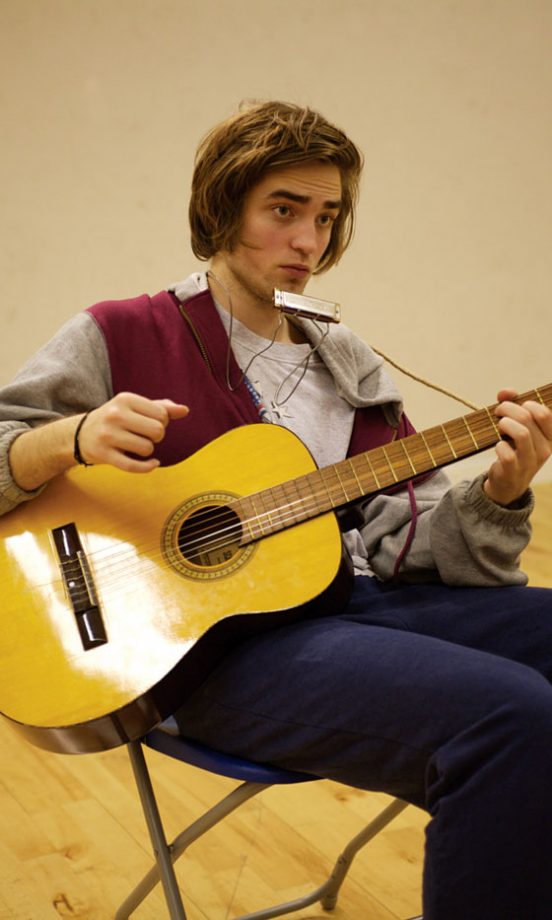 We're Glad Robert Pattinson Didn't Keep This Hairstyle After 'How To Be' Finished Filming, 2009