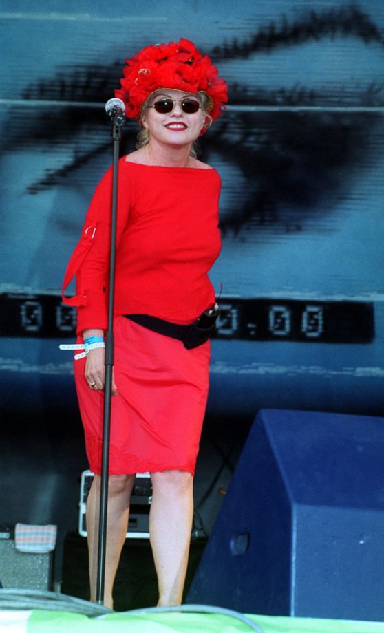 Blondie Icon Debbie Harry Is No Fading Flower At Glastonbury 1999