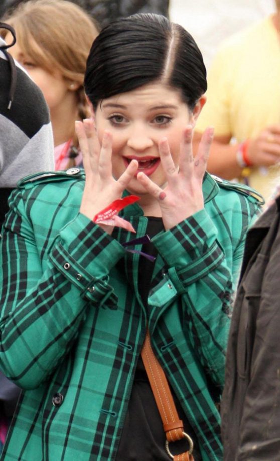 Kelly Osbourne Reveals Her Slick Hair Cut At Glastonbury 2008