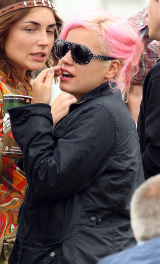 Lily Allen Picks Pink Locks For Glastonbury 2008