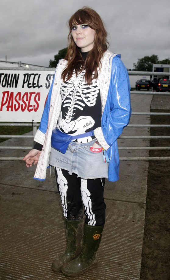 Kate Nash In A Cute Blue Polka Dot Mac At Glastonbury 2008