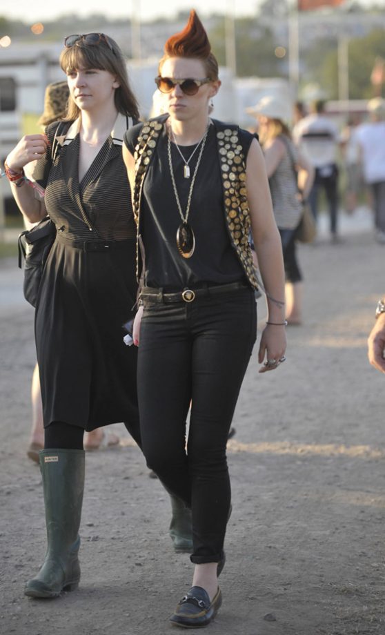 La Roux Sports Loafers And A Gravity-Defying Quiff At Glastonbury 2010