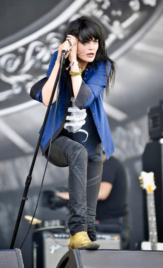 Alison Mosshart May Be Kate Moss's New Best Friend But She Has Style Of Own At At Glastonbury, 2010