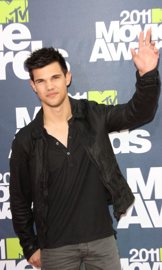 Taylor Lautner Wearing Dolce & Gabbana The MTV Movie Awards 2011